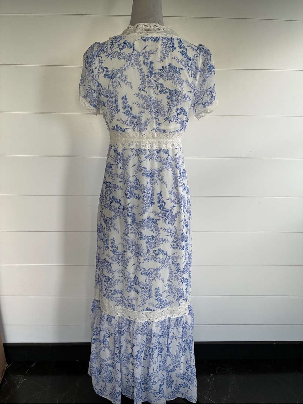 Taylor White and Light Blue Floral Lace-Trim Maxi Dress Sz 2 - Picture 7 of 10